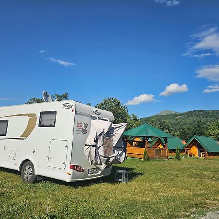Konaci Oceva Zemlja Bungalovi Konaci Oceva Zemlja Vikendica Мойковац Екстериор снимка