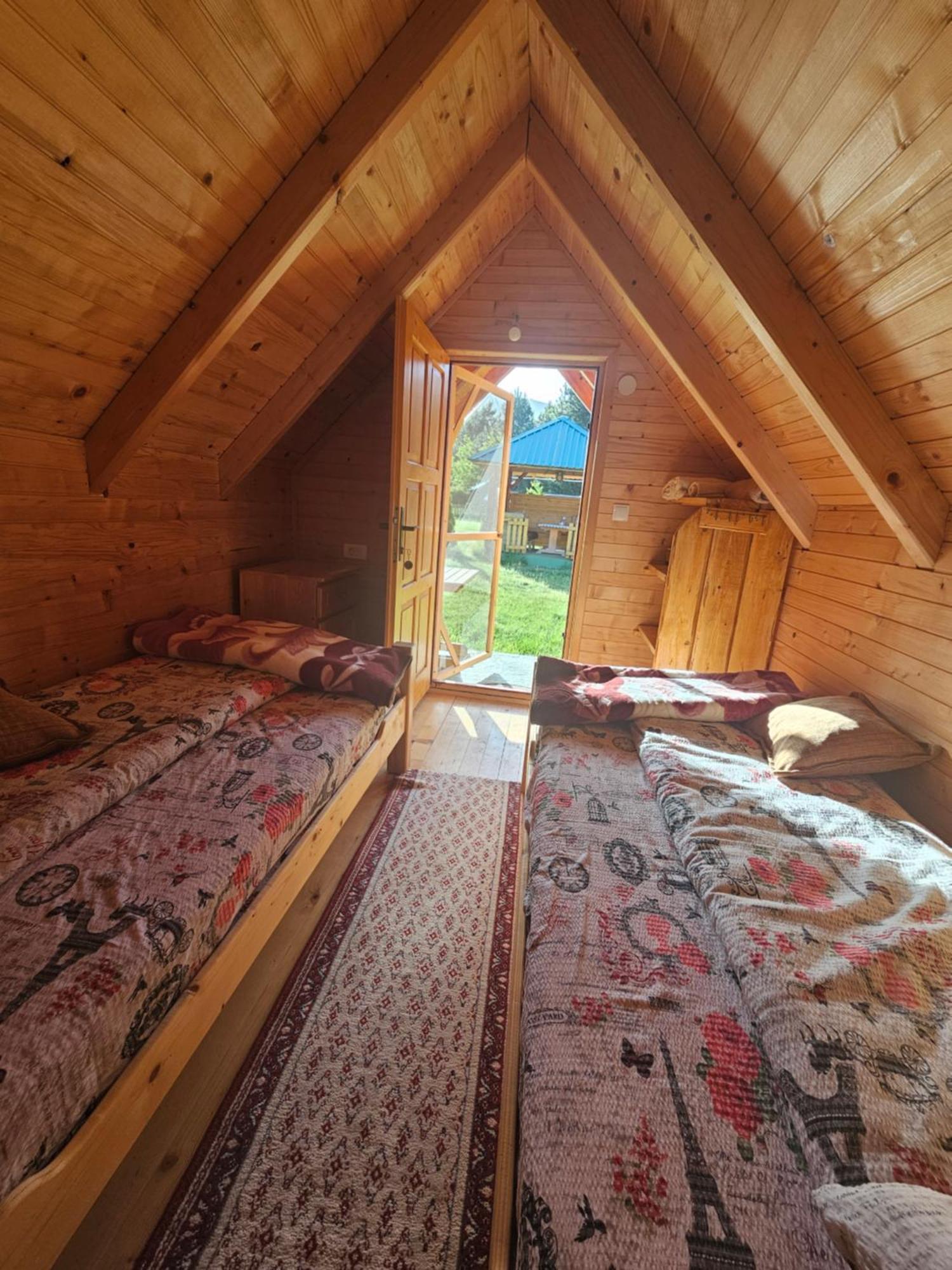 Konaci Oceva Zemlja Bungalovi Konaci Oceva Zemlja Vikendica Мойковац Екстериор снимка