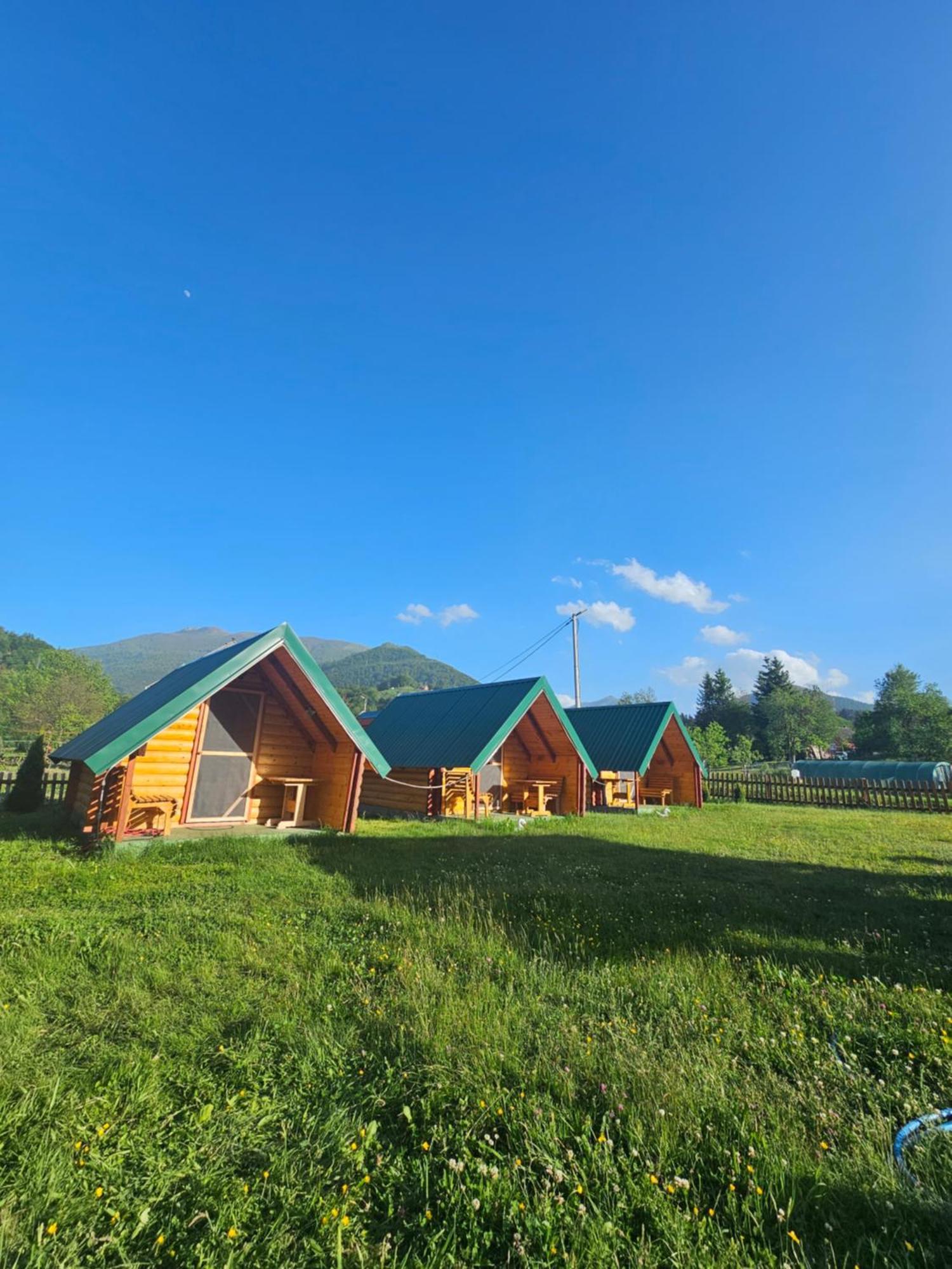 Konaci Oceva Zemlja Bungalovi Konaci Oceva Zemlja Vikendica Мойковац Екстериор снимка