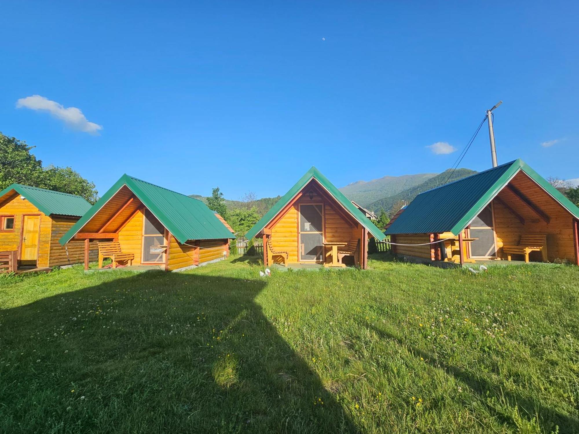 Konaci Oceva Zemlja Bungalovi Konaci Oceva Zemlja Vikendica Мойковац Екстериор снимка