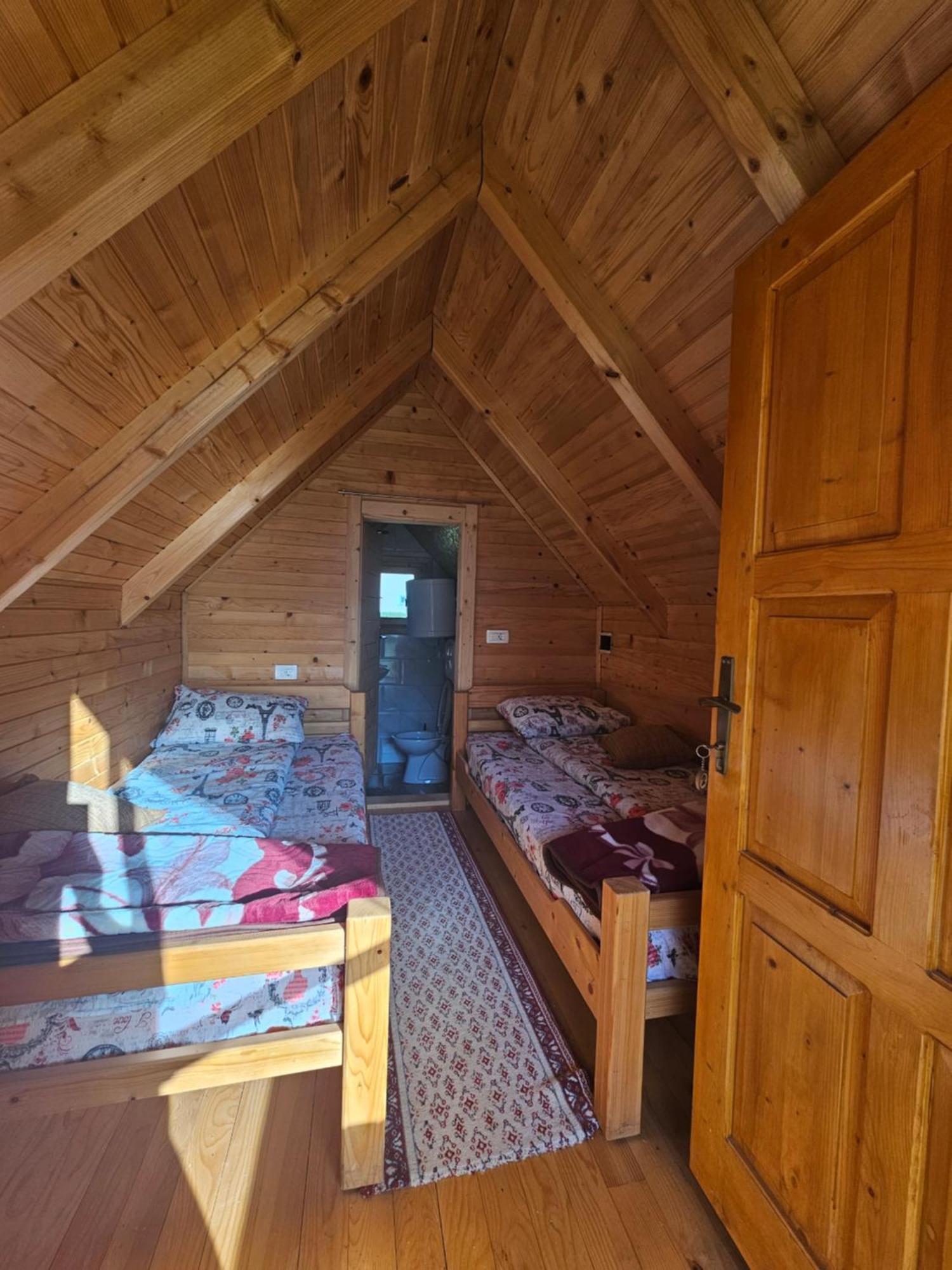 Konaci Oceva Zemlja Bungalovi Konaci Oceva Zemlja Vikendica Мойковац Екстериор снимка
