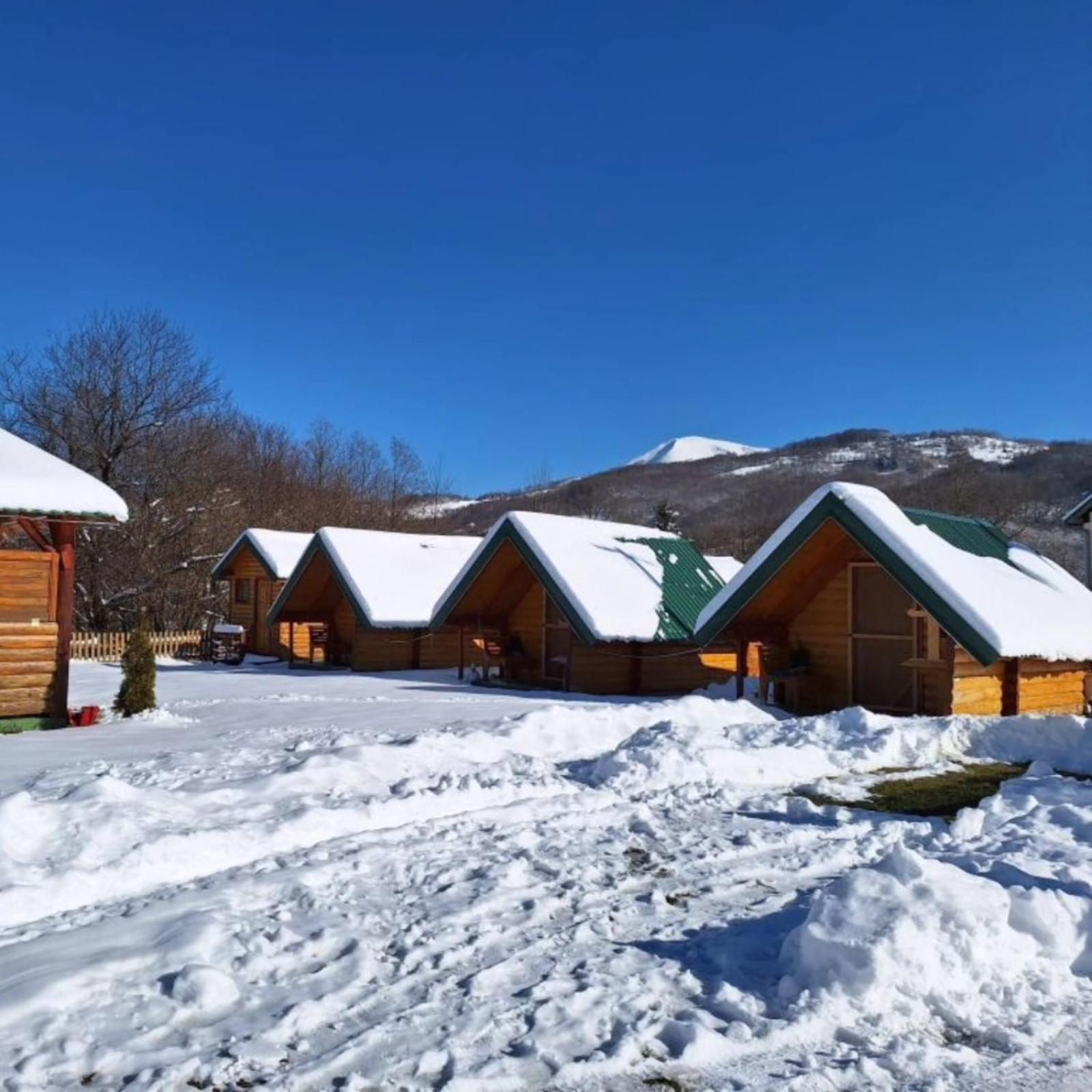 Konaci Oceva Zemlja Bungalovi Konaci Oceva Zemlja Vikendica Мойковац Екстериор снимка