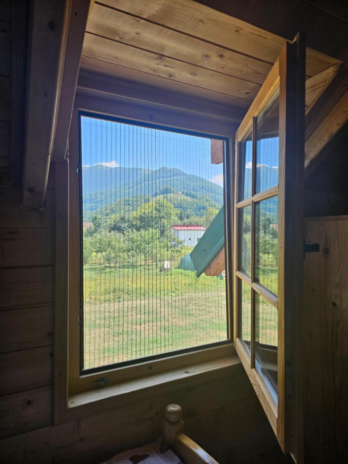 Konaci Oceva Zemlja Bungalovi Konaci Oceva Zemlja Vikendica Мойковац Екстериор снимка