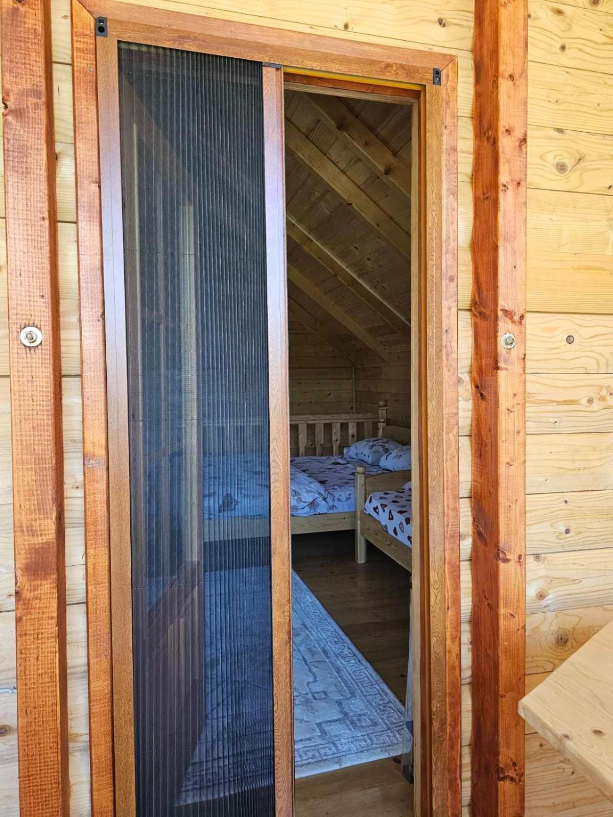 Konaci Oceva Zemlja Bungalovi Konaci Oceva Zemlja Vikendica Мойковац Екстериор снимка