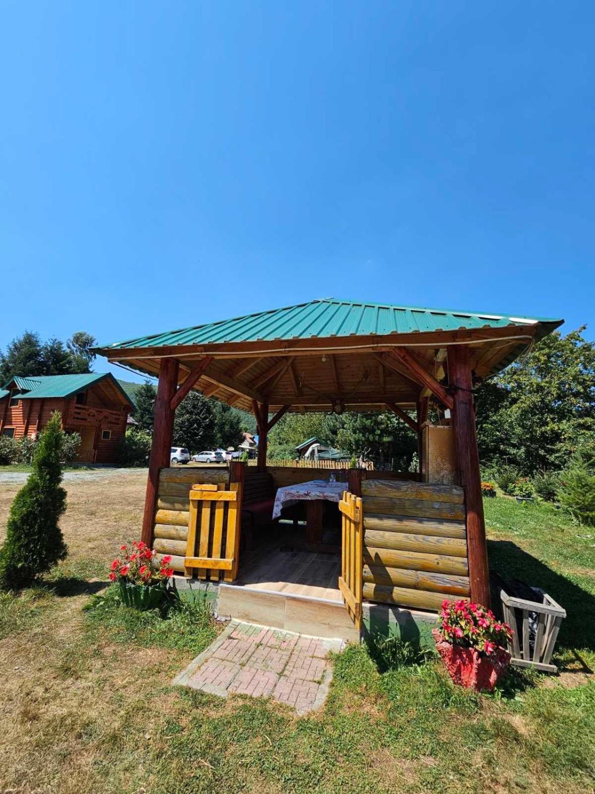 Konaci Oceva Zemlja Bungalovi Konaci Oceva Zemlja Vikendica Мойковац Екстериор снимка