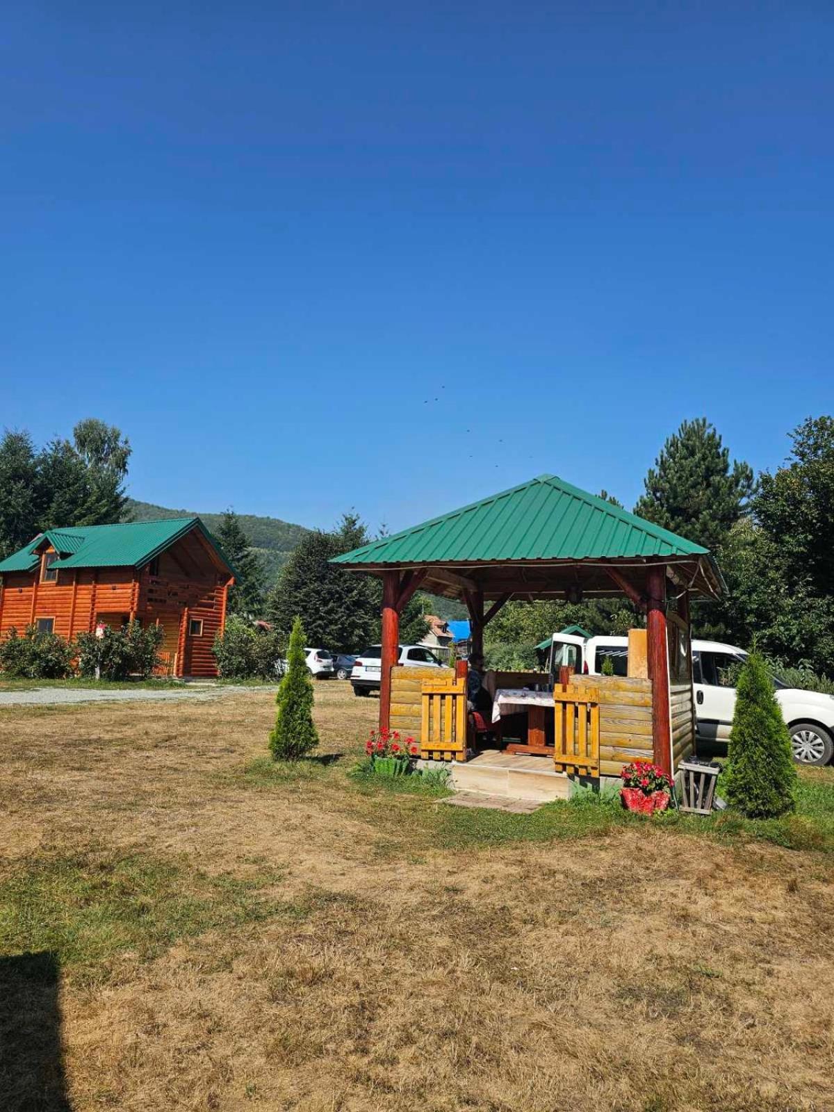 Konaci Oceva Zemlja Bungalovi Konaci Oceva Zemlja Vikendica Мойковац Екстериор снимка