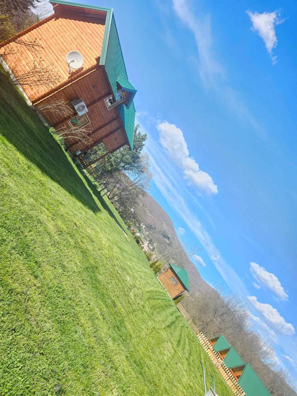 Konaci Oceva Zemlja Bungalovi Konaci Oceva Zemlja Vikendica Мойковац Екстериор снимка