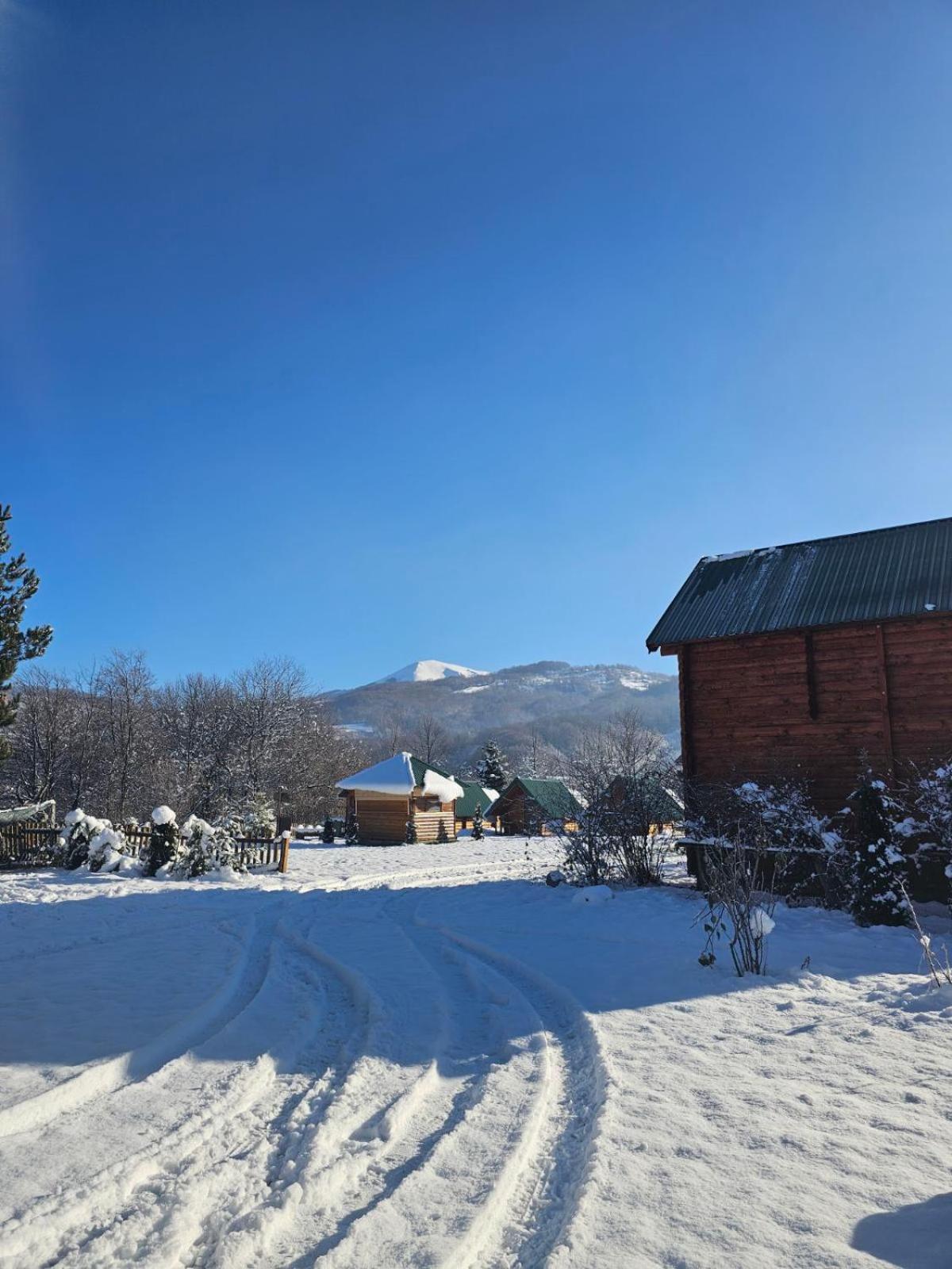 Konaci Oceva Zemlja Bungalovi Konaci Oceva Zemlja Vikendica Мойковац Екстериор снимка